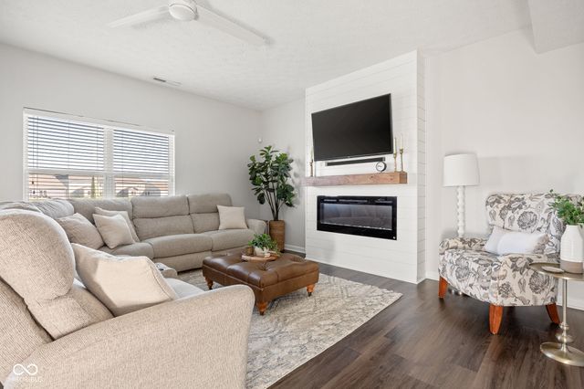578 Farnham Drive, Westfield, IN 46074