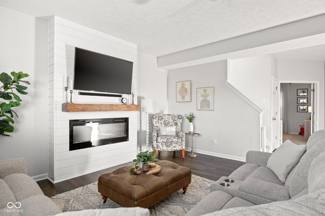 578 Farnham Drive, Westfield, IN 46074