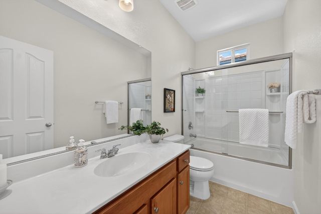 114 Barnhill Dr, Folsom, CA 95630