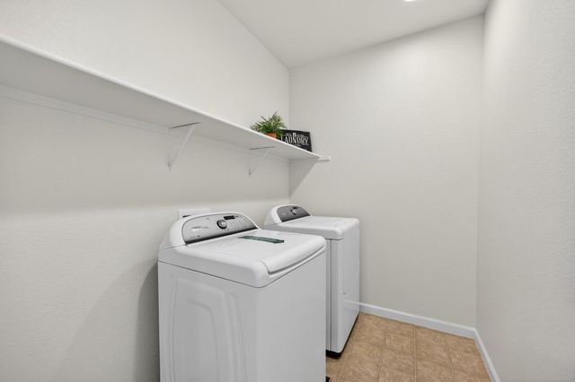 114 Barnhill Dr, Folsom, CA 95630