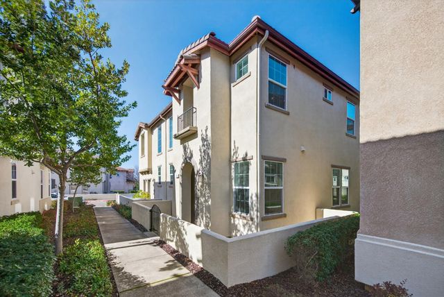 114 Barnhill Dr, Folsom, CA 95630