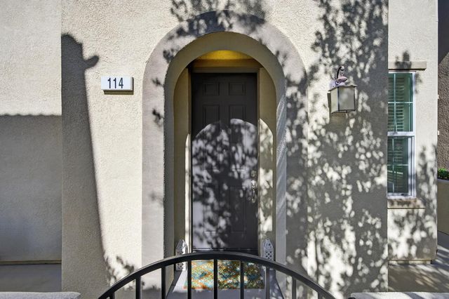 114 Barnhill Dr, Folsom, CA 95630