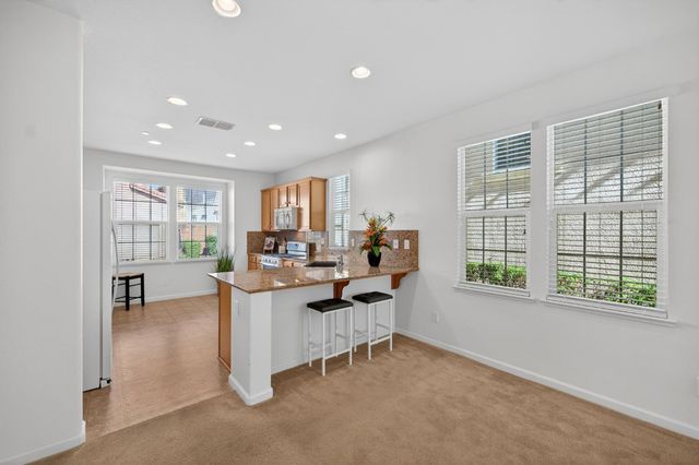 114 Barnhill Dr, Folsom, CA 95630