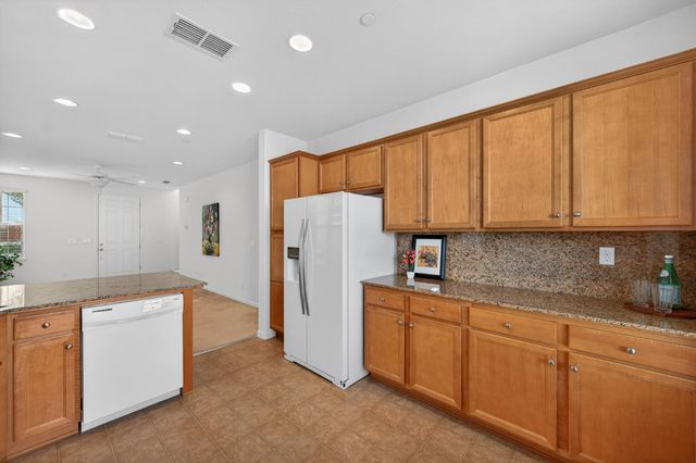 114 Barnhill Dr, Folsom, CA 95630