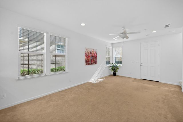 114 Barnhill Dr, Folsom, CA 95630