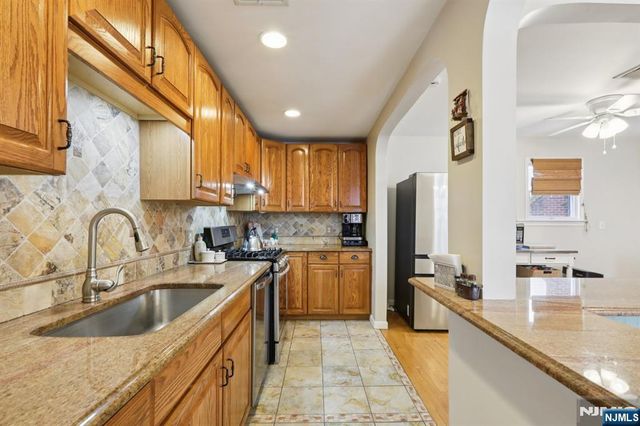 21 Rowe Street, Bloomfield, NJ 07003