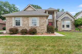 30026 Huron Meadows Drive, Rockwood, MI 48173