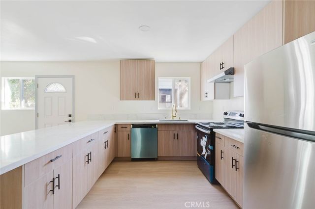7227 Forbes Avenue, Lake Balboa, CA 91406