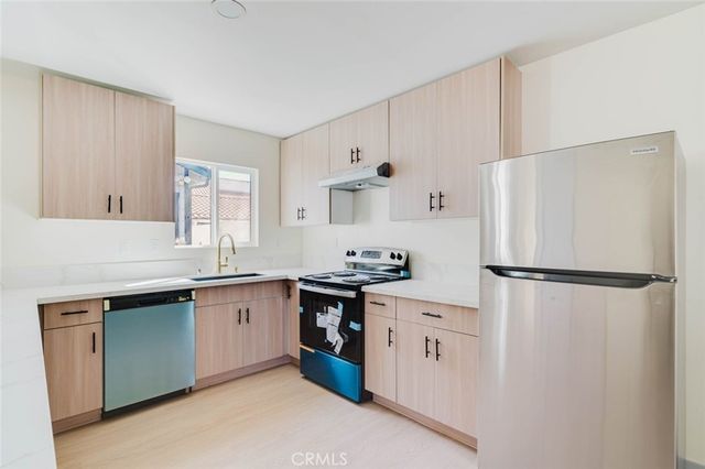 7227 Forbes Avenue, Lake Balboa, CA 91406