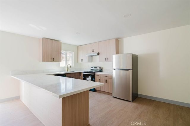 7227 Forbes Avenue, Lake Balboa, CA 91406