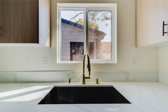 7227 Forbes Avenue, Lake Balboa, CA 91406