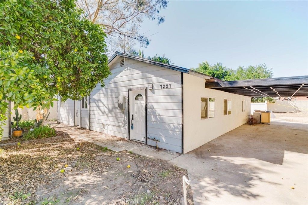 7227 Forbes Avenue, Lake Balboa, CA 91406