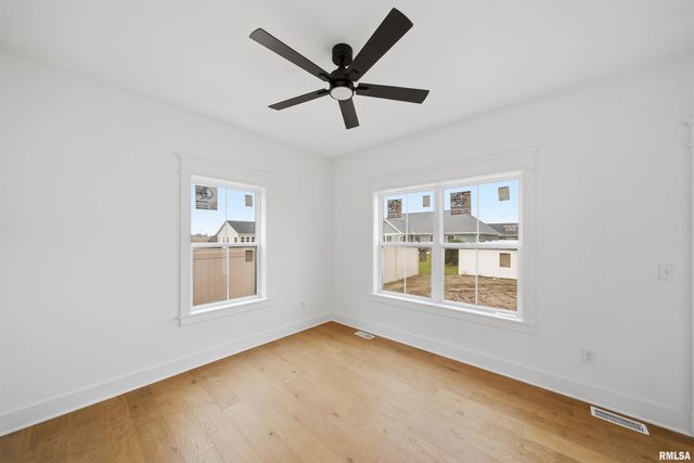 1303 W HILLCREST Drive, Chillicothe, IL 61523