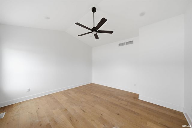 1303 W HILLCREST Drive, Chillicothe, IL 61523