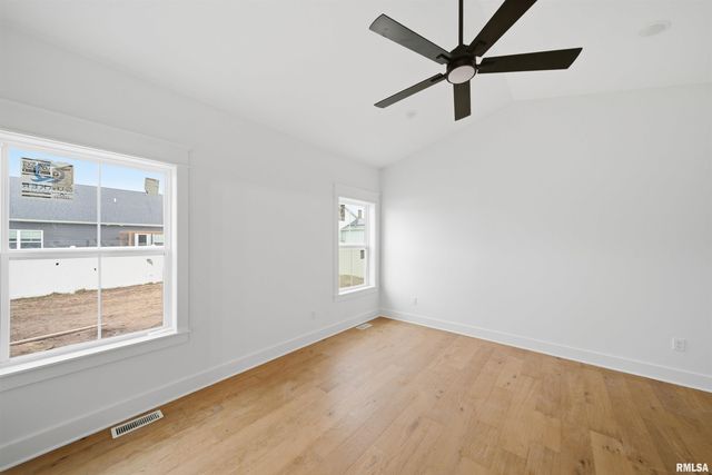 1303 W HILLCREST Drive, Chillicothe, IL 61523