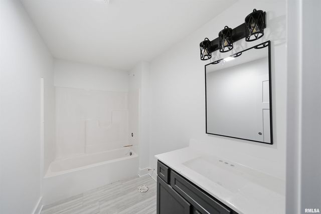 1303 W HILLCREST Drive, Chillicothe, IL 61523