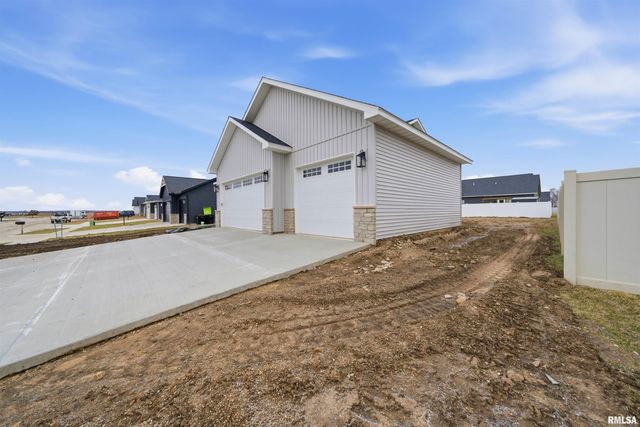 1303 W HILLCREST Drive, Chillicothe, IL 61523