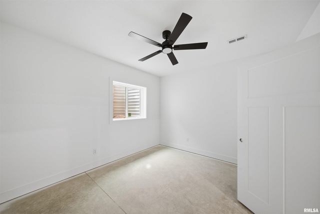 1303 W HILLCREST Drive, Chillicothe, IL 61523