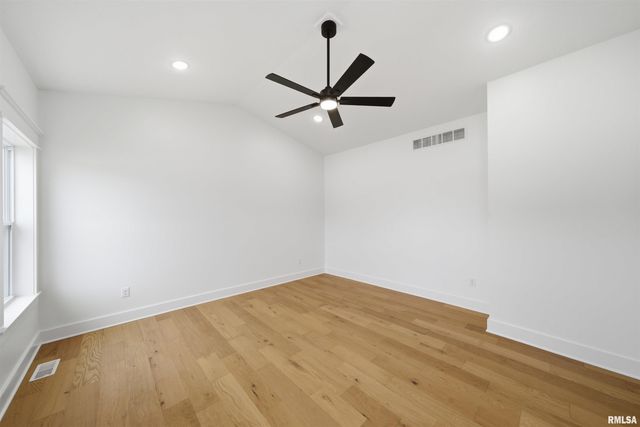 1303 W HILLCREST Drive, Chillicothe, IL 61523