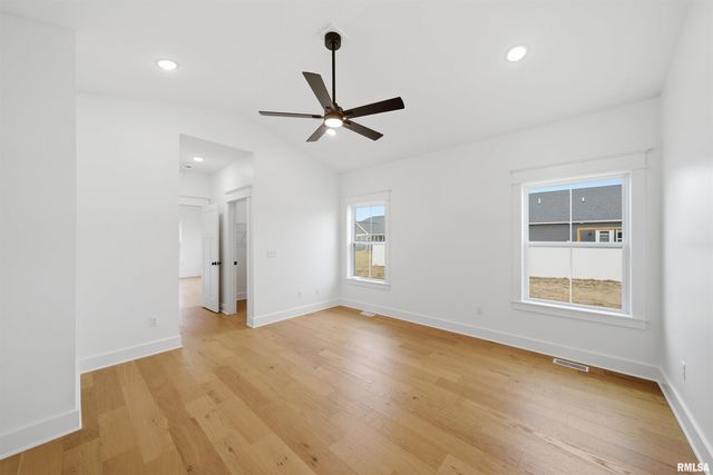 1303 W HILLCREST Drive, Chillicothe, IL 61523