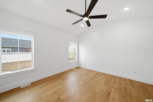 1303 W HILLCREST Drive, Chillicothe, IL 61523