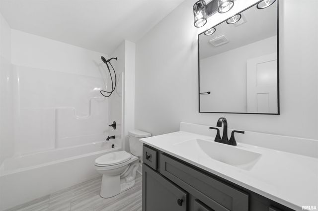 1303 W HILLCREST Drive, Chillicothe, IL 61523