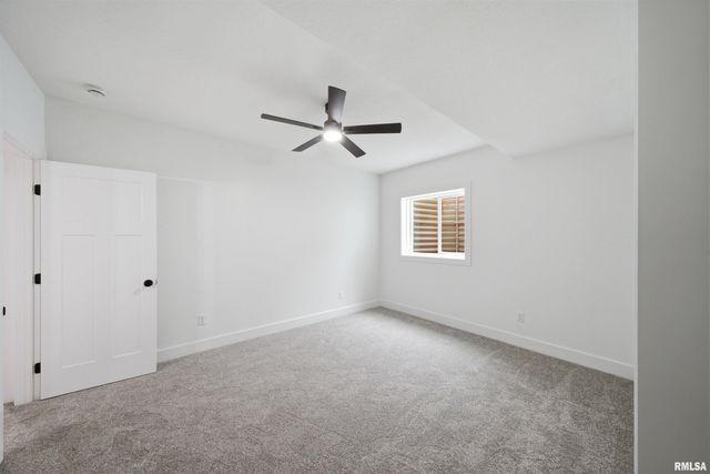 1303 W HILLCREST Drive, Chillicothe, IL 61523