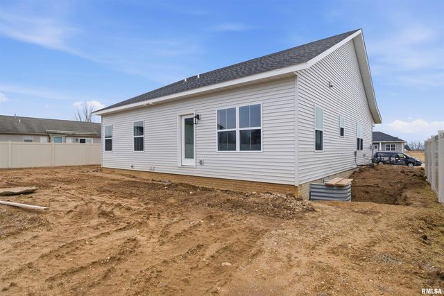 1303 W HILLCREST Drive, Chillicothe, IL 61523