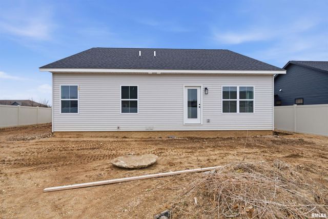 1303 W HILLCREST Drive, Chillicothe, IL 61523