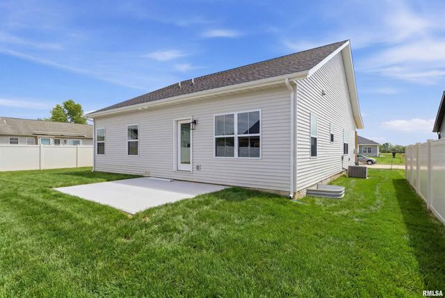 1303 W HILLCREST Drive, Chillicothe, IL 61523