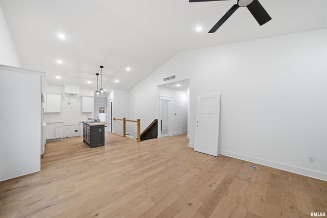 1303 W HILLCREST Drive, Chillicothe, IL 61523