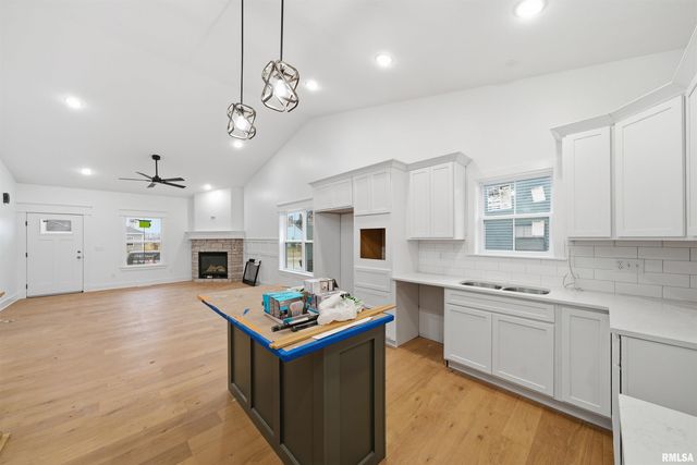 1303 W HILLCREST Drive, Chillicothe, IL 61523