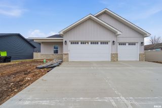 1303 W HILLCREST Drive, Chillicothe, IL 61523