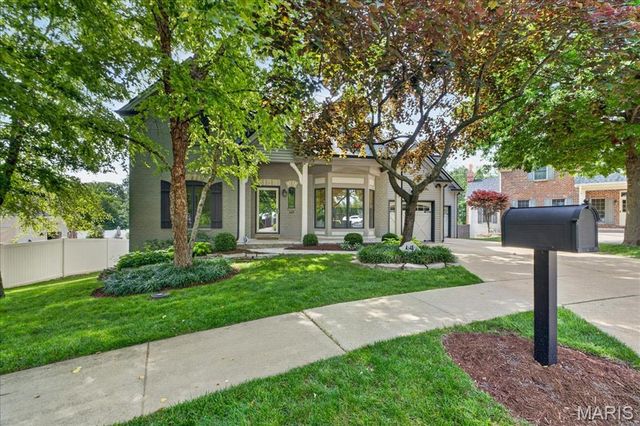 442 Woodlawn Grove Lane, Kirkwood, MO 63122