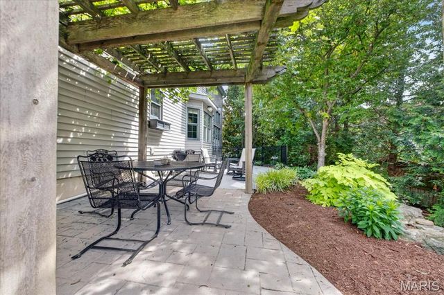 442 Woodlawn Grove Lane, Kirkwood, MO 63122
