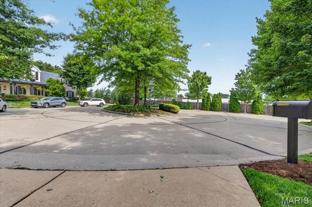 442 Woodlawn Grove Lane, Kirkwood, MO 63122
