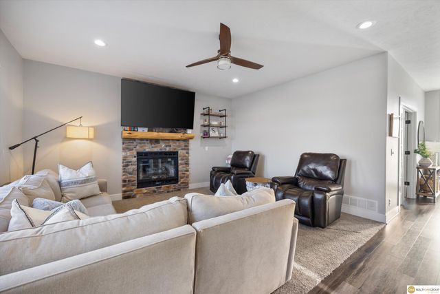 5724 S 167 Avenue, Omaha, NE 68135