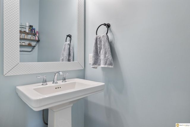 5724 S 167 Avenue, Omaha, NE 68135