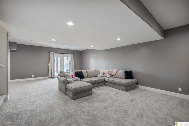 5724 S 167 Avenue, Omaha, NE 68135