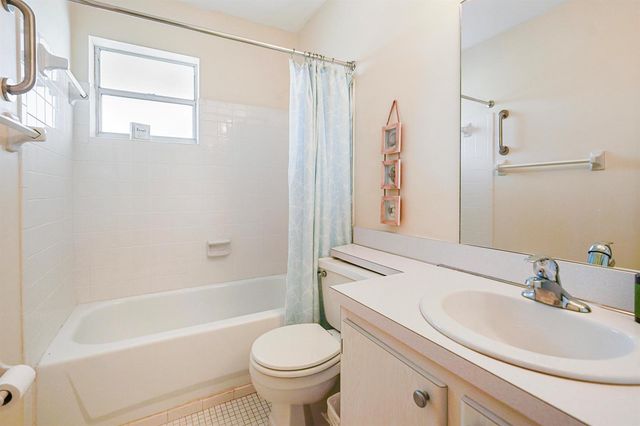 2222 NE 1st Way 204, Boynton Beach, FL 33435