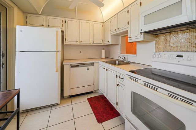 2222 NE 1st Way 204, Boynton Beach, FL 33435