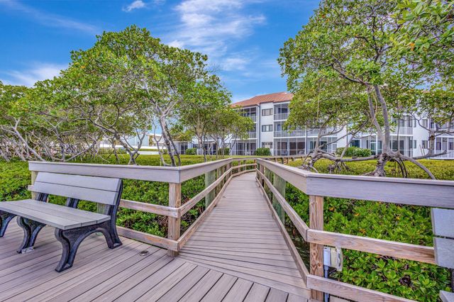 200 Waterway Road 109, Tequesta, FL 33469