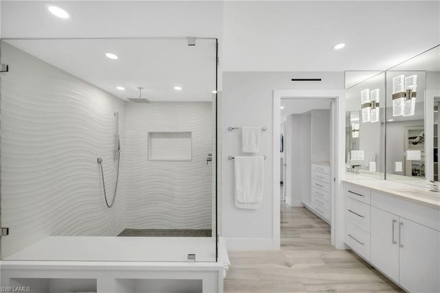 4551 Gulf Shore BLVD N # 1805, Naples, FL 34103