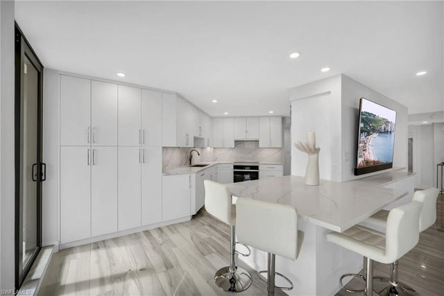 4551 Gulf Shore BLVD N # 1805, Naples, FL 34103