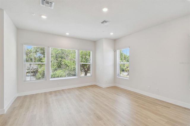 498 31ST WAY N, St Petersburg, FL 33713