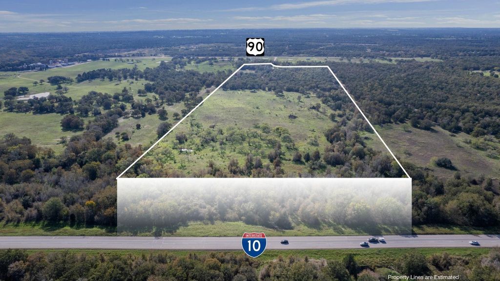 221 Old Waelder RD, Flatonia, TX 78941