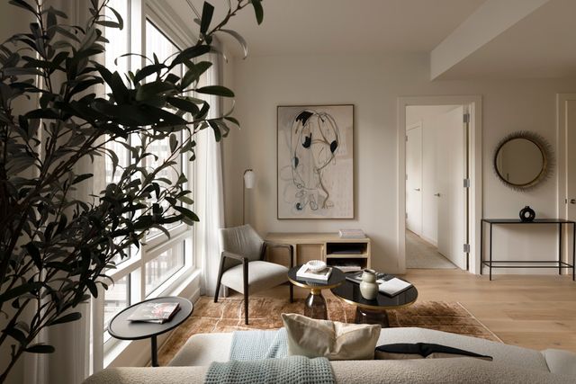 135 E 47th St Apt 22A, New York City, NY 10017