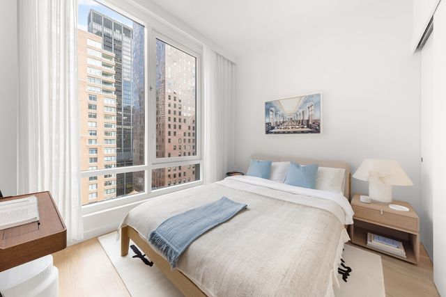 135 E 47th St Apt 22A, New York City, NY 10017