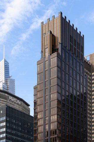 135 E 47th St Apt 22A, New York City, NY 10017