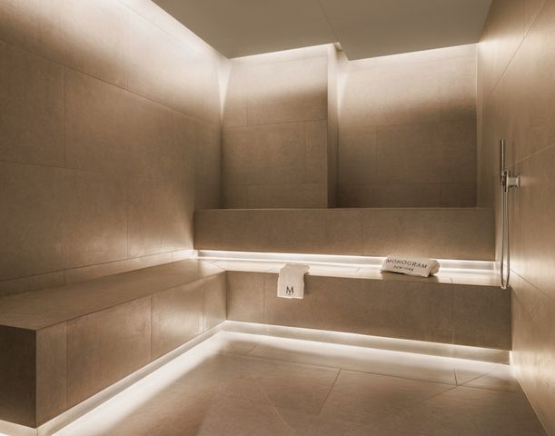 135 E 47th St Apt 22A, New York City, NY 10017